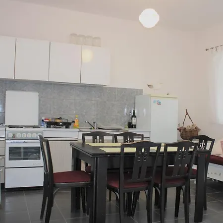 Dora * Neum
