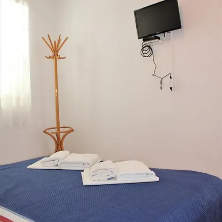 Apartment Dora *