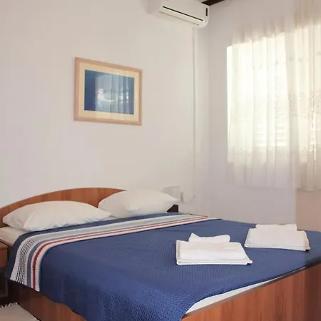 Dora Apartment *